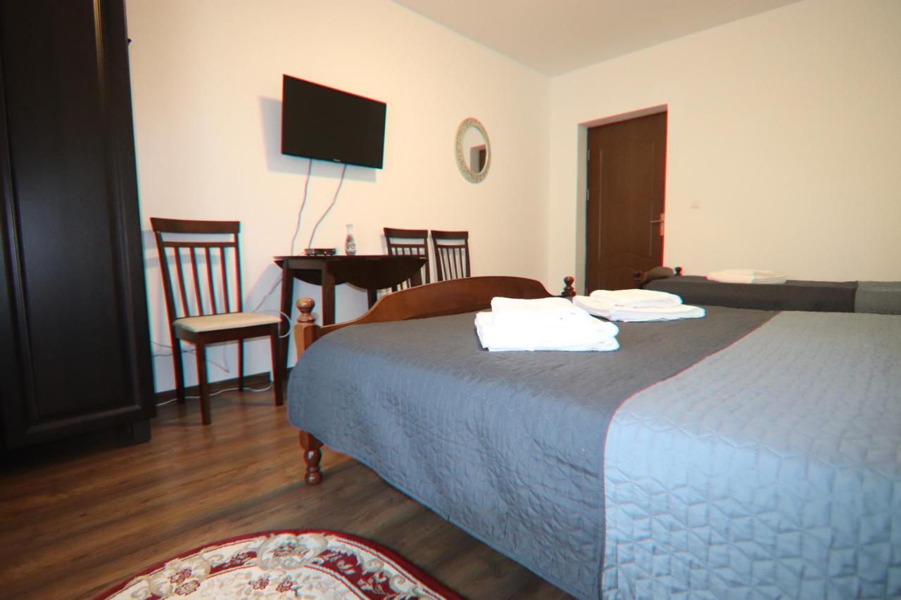 Pensiunea Emelys, Iasi Barnova Esterno foto